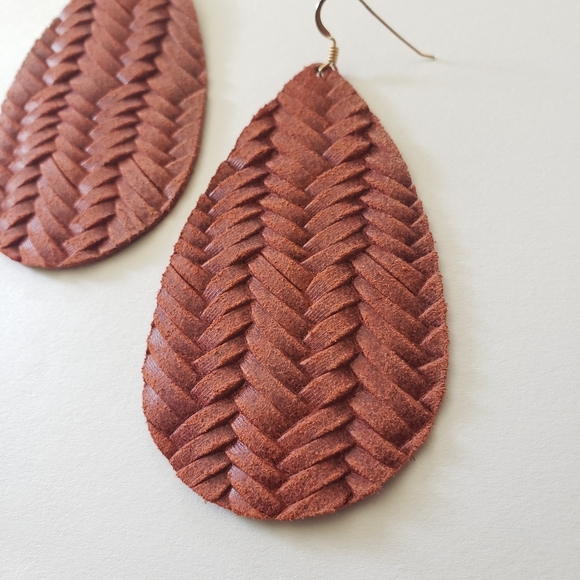 Nickel and Suede Large Teardrop Leather Earrings Rust Knit - Picture 6 of 8